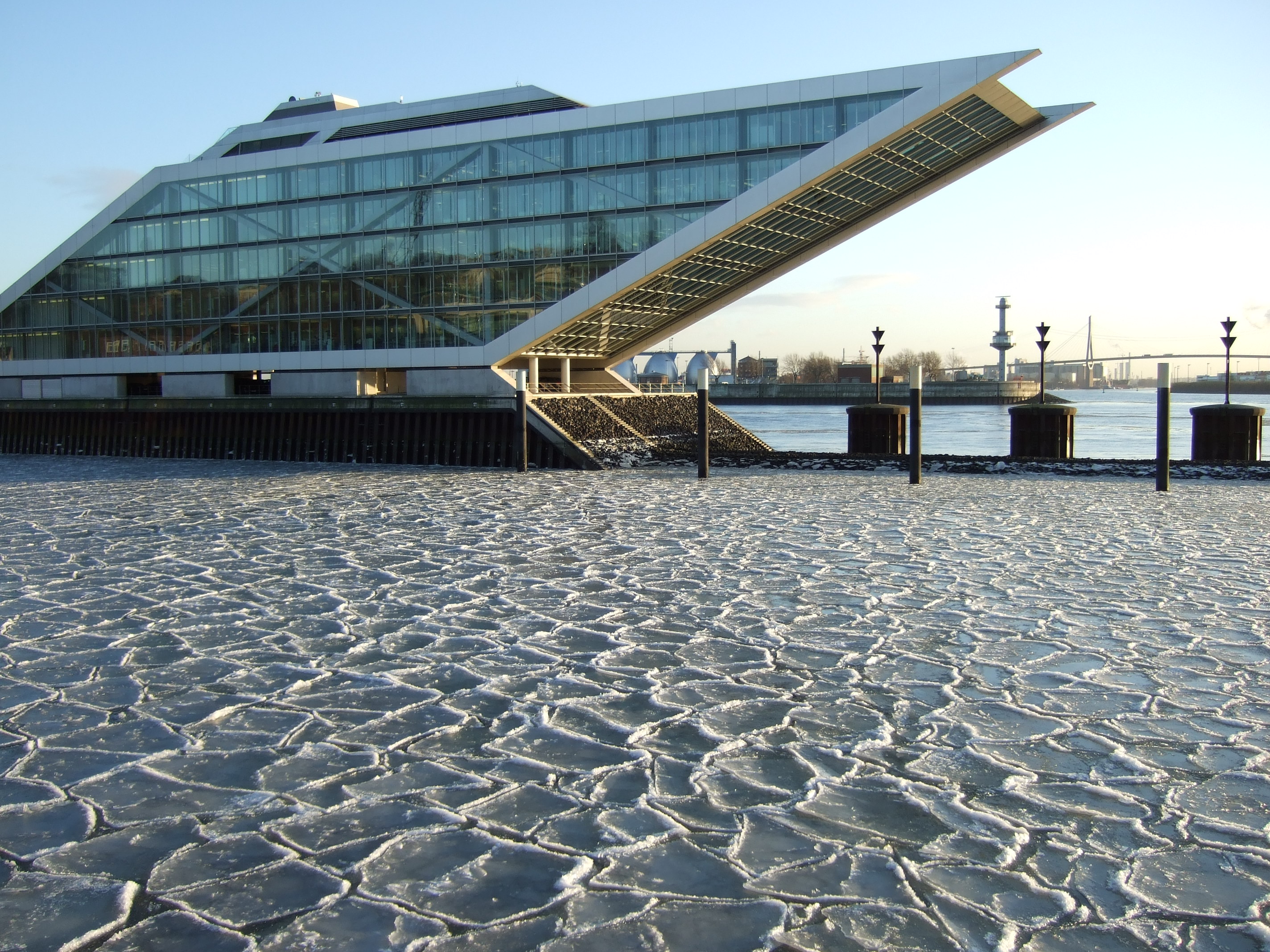 Hamburg versunken im Eis