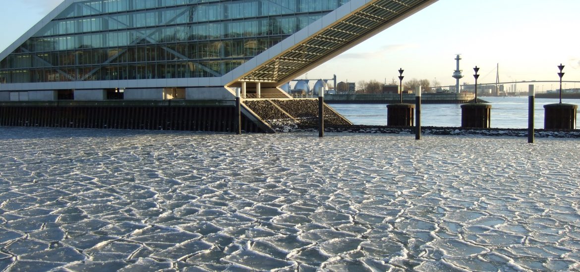 Hamburg versunken im Eis