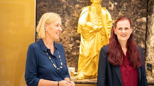 Anja Odenthal und Manuela Oelsner bei Degussa beim Finfluencen