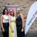 Larissa Franze und ihr Team links Helen Panah und rechts Christin Muelke