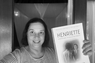 Henriette Hinter den Spiegeln der Macht